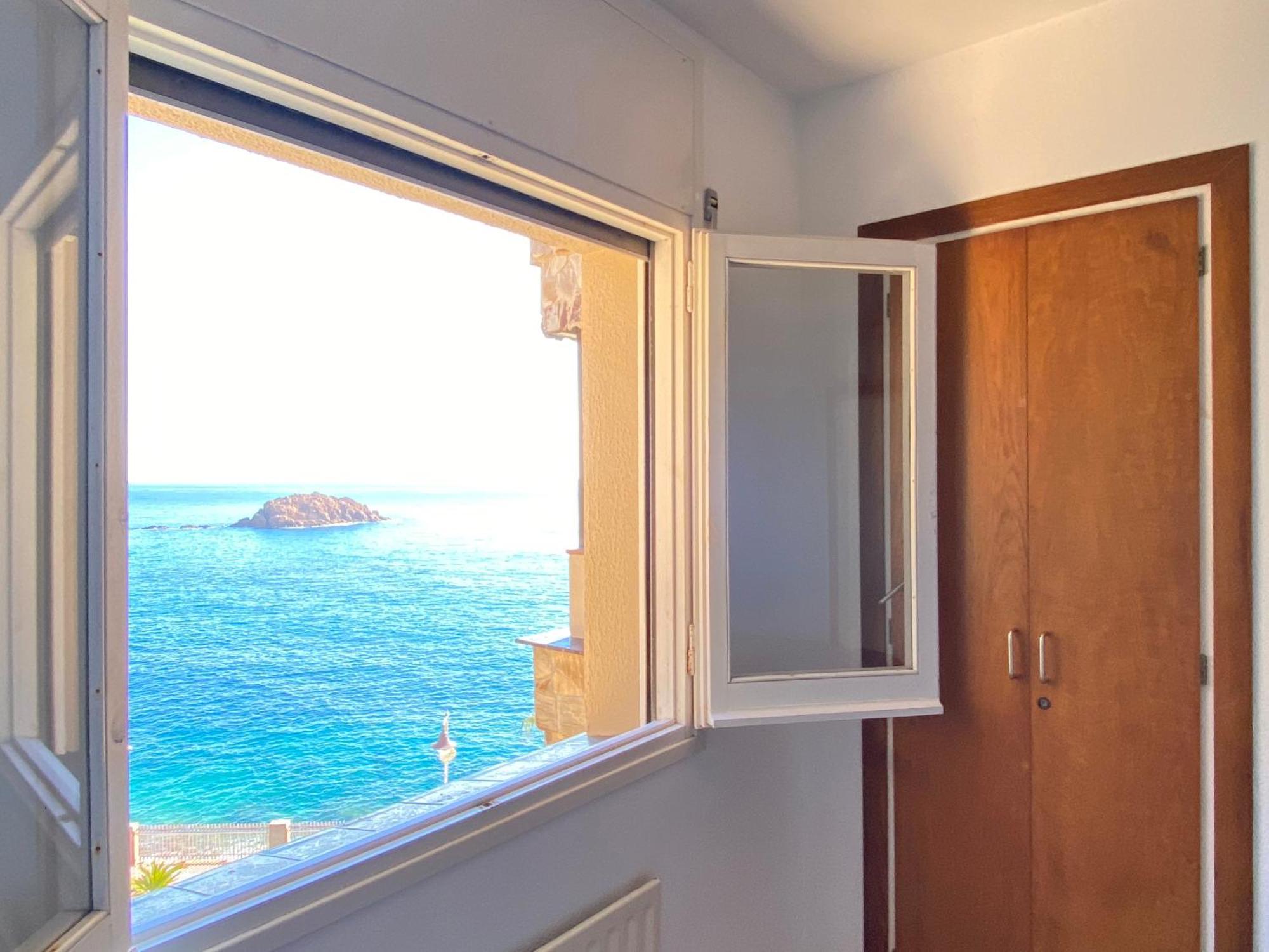 Magnificent Apartment At The Sea Front Of Tossa De Mar Eksteriør billede